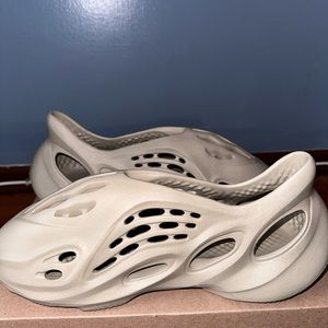 Yeezy Foam RNNR Men’s Size 12
